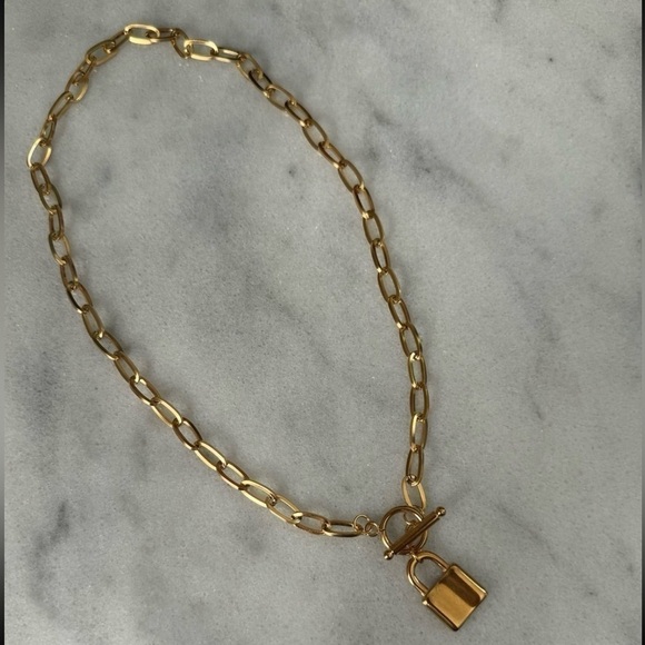 COPY - Gold Chain Link Lock Pendant Necklace 

Brand New - Picture 2 of 4